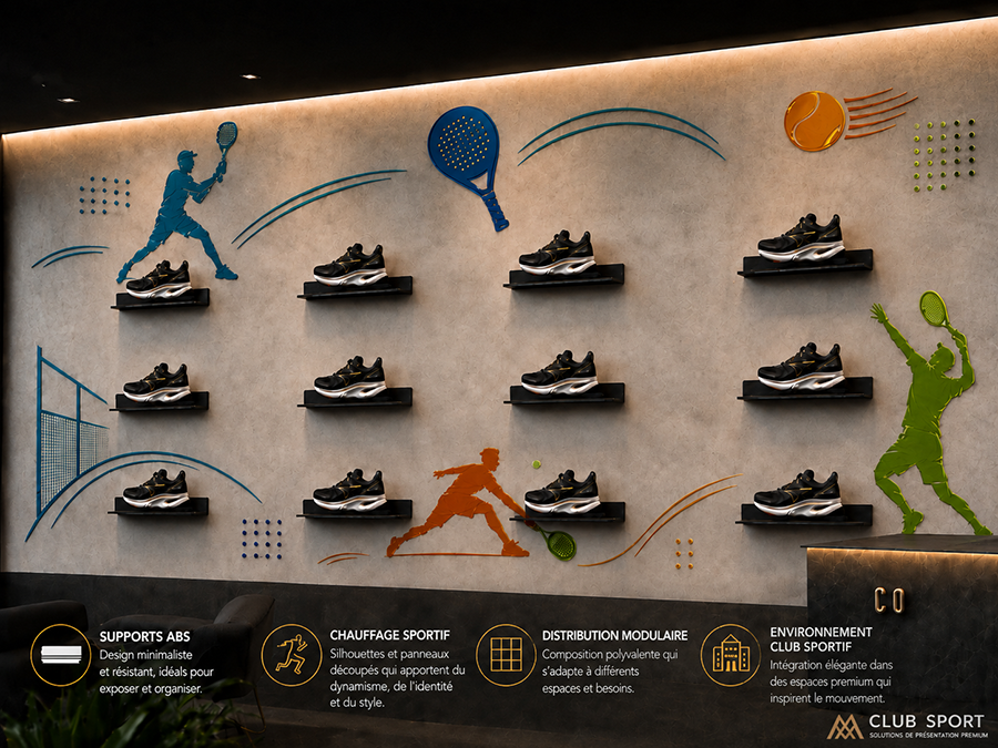 Mur d’exposition avec étagères murales Shelf2000 présentant des chaussures de sport dans un showroom moderne inspiré du padel et du tennis.
